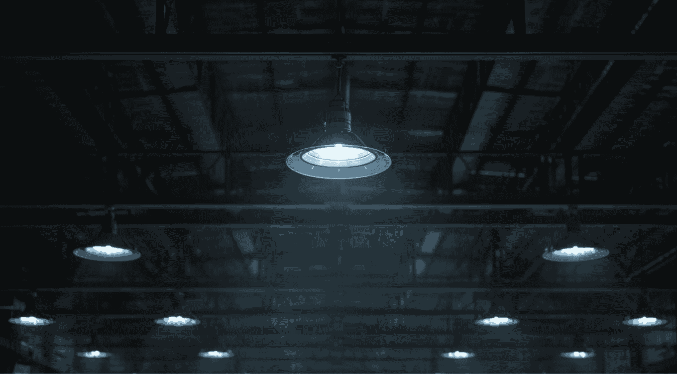 Even in the largest hangars, the powerful glow of uniyonds lamps eliminates dark spots and enhances safety.